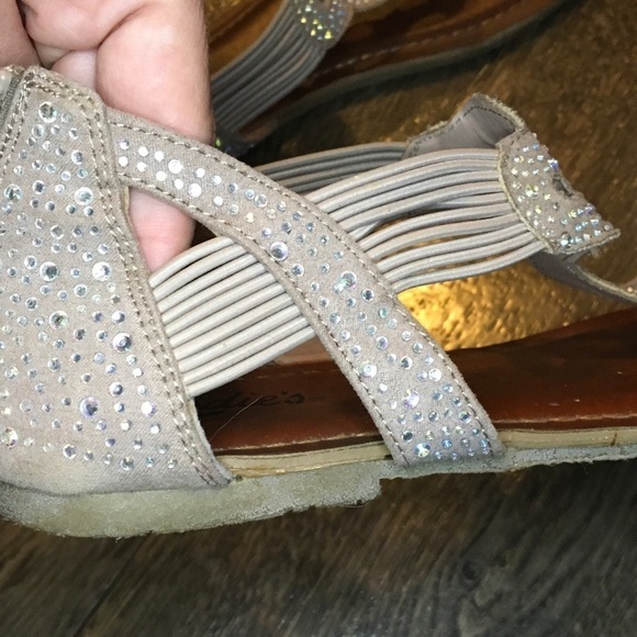 Candies Gray Dot Twist Strap Boho Sandals Women’s Size 9.5 - Picture 9 of 9